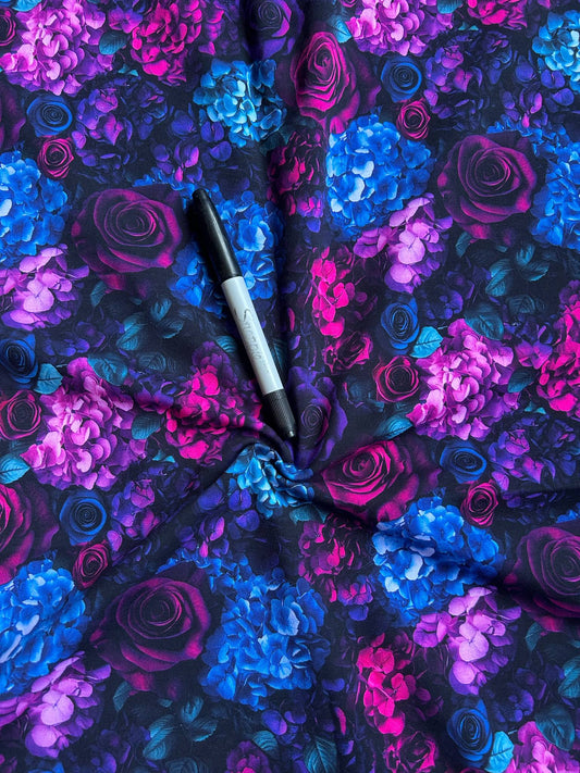 Coton spandex - Mélange de fleurs bleues mauves